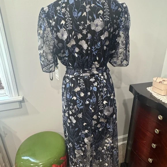 Kensie Floral V-Neck Dress - Black and White - Picture 7 of 13